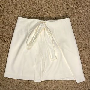 Ensemble Mini White Skirt NWT